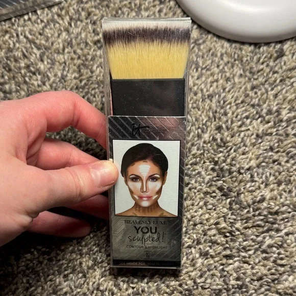 IT Cosmetics You Sculpted Contour Kit with Brush - Picture 2 of 8